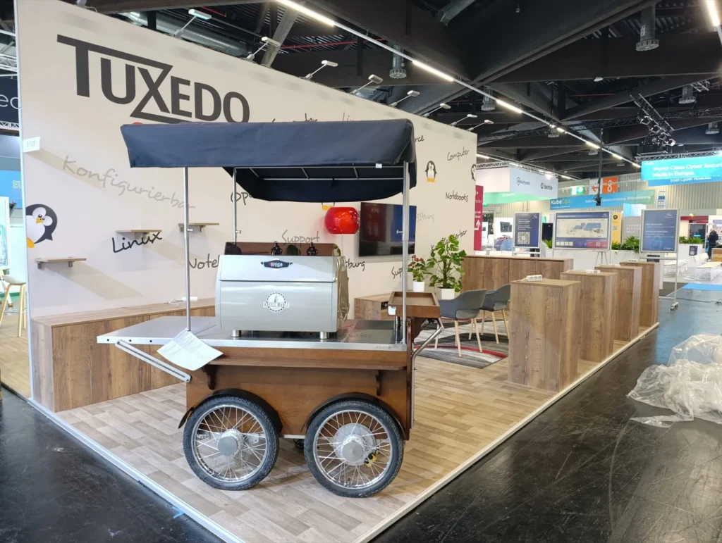 Coffee Bike mit WEGA Espressomaschine am Stand von Tuxedo Computers